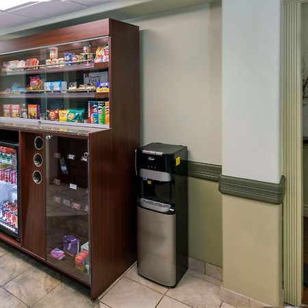 Quality Inn & Suites Уайткорт Экстерьер фото