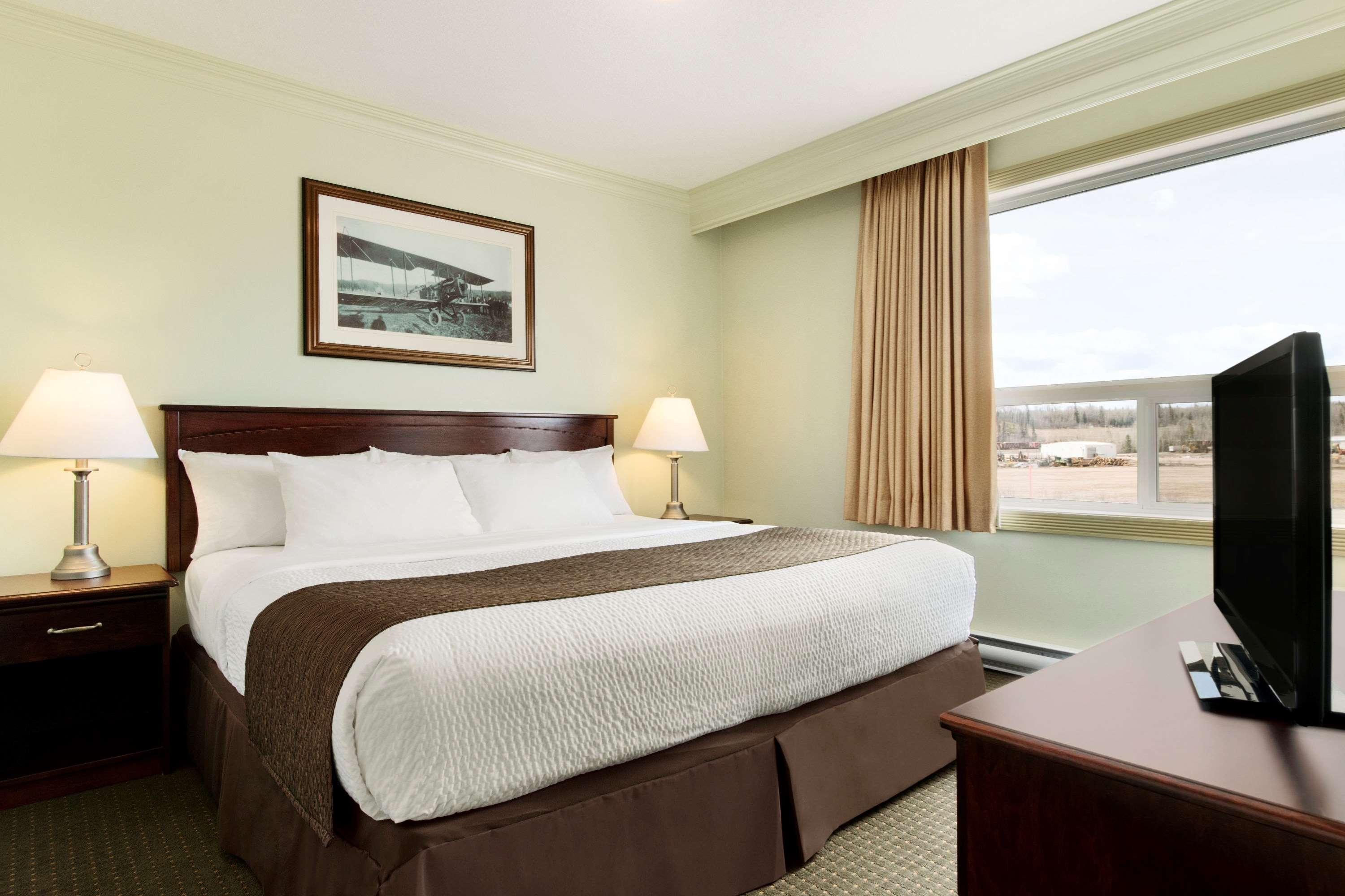 Quality Inn & Suites Уайткорт Экстерьер фото