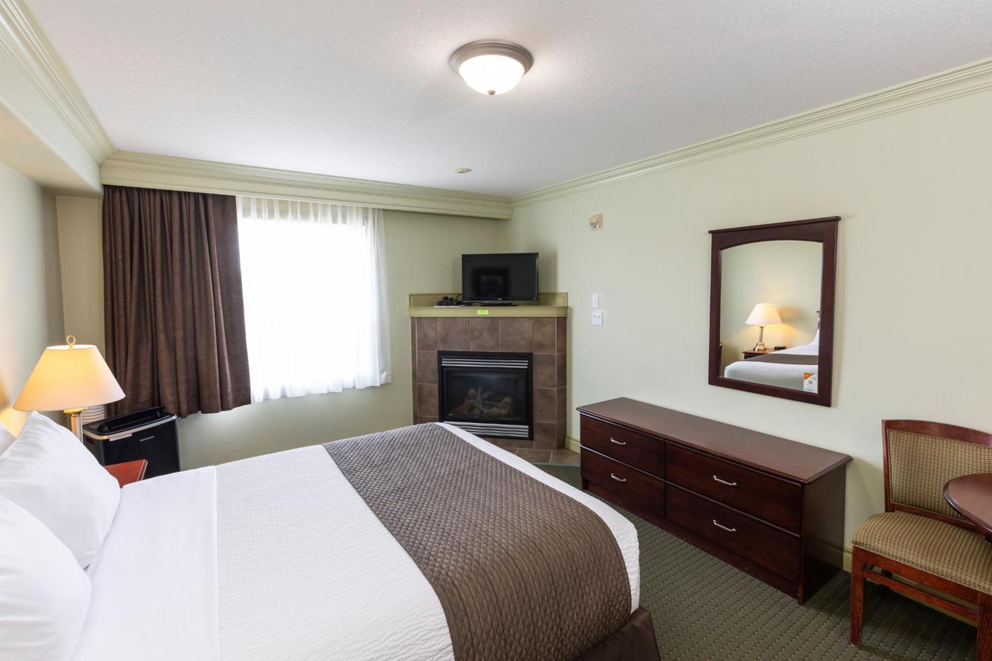 Quality Inn & Suites Уайткорт Экстерьер фото